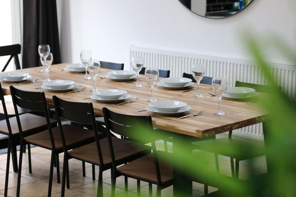 Large Modern House By Property Promise Cardiff Extérieur photo