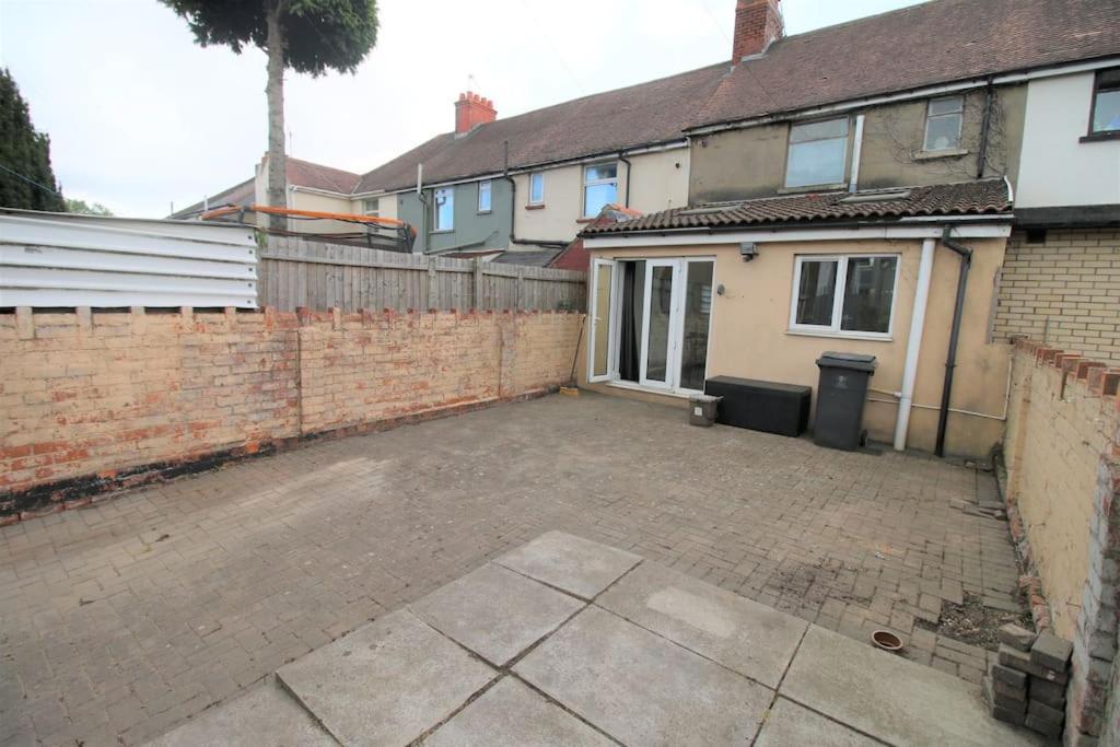 Large Modern House By Property Promise Cardiff Extérieur photo