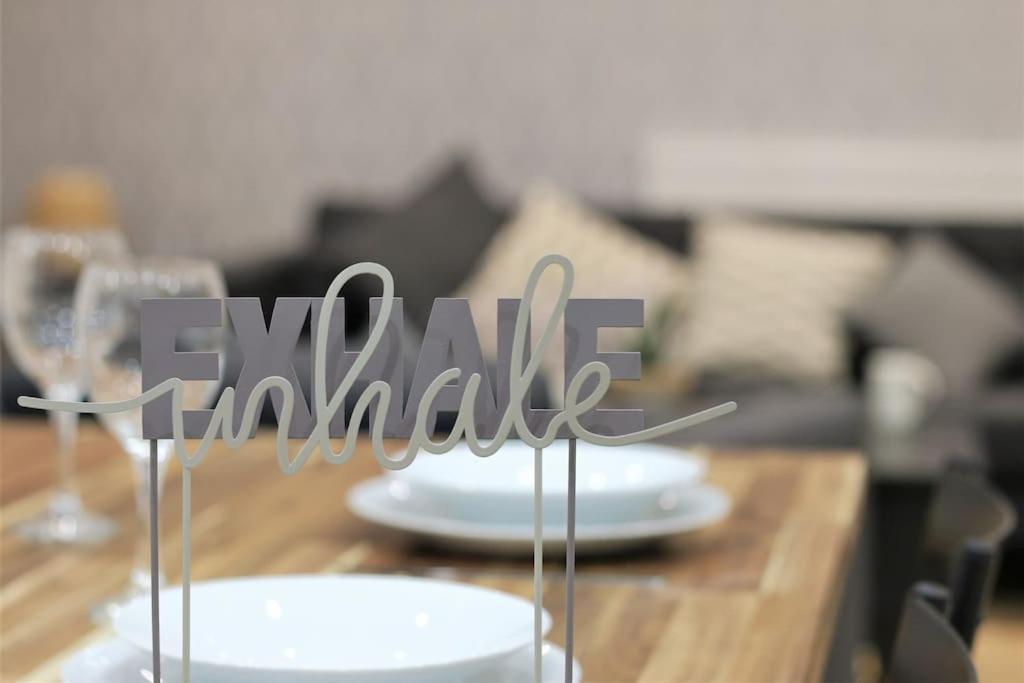 Large Modern House By Property Promise Cardiff Extérieur photo